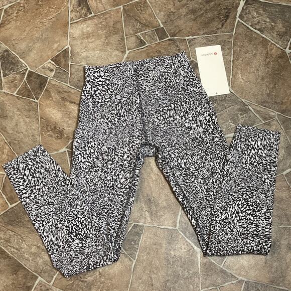 NWT Lululemon InStill HR Tight 25” in Warped Grain Alpine White Black Sz 2 - Picture 4 of 13